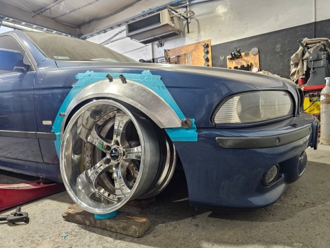 NADKOLA POSZERZANE PRZEDNIE BMW E39 SEDAN/TOURING
